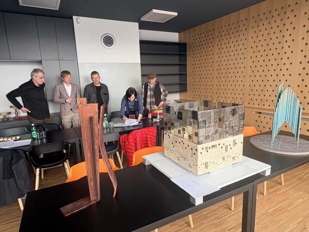 Konkurs na projekt rzeźby Omnia Beneficia